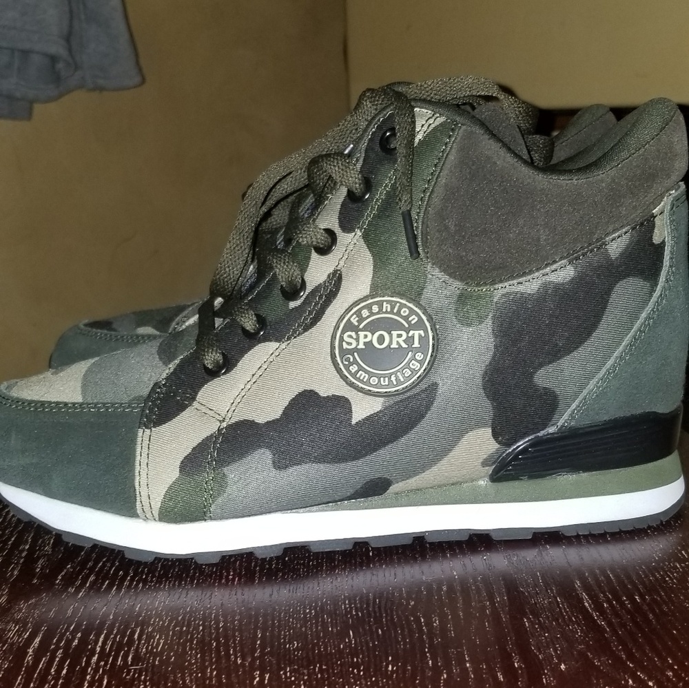 Womens Camo sneakers